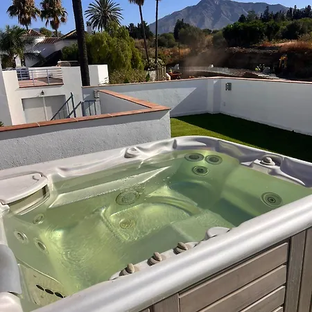 Great Location House With Parking Close To Puerto Banus W Jacuzzi Marbella Exterior foto